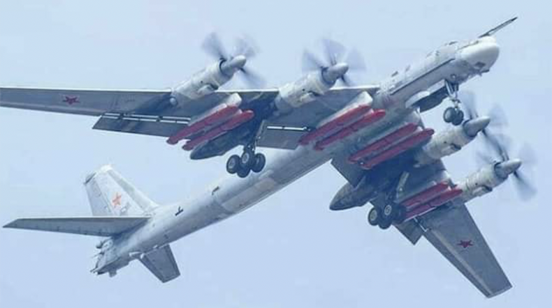 Tu-95 com oito mísseis de cruzeiro Kh-101
