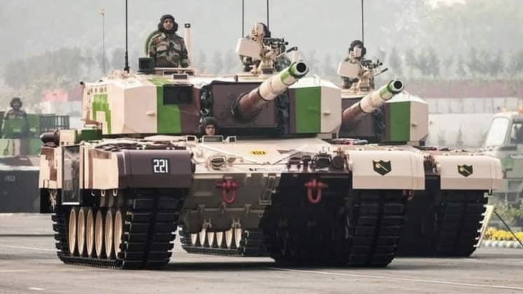 India's Troubled Arjun Battle Tank Ridden By Prime Minister at Pakistani