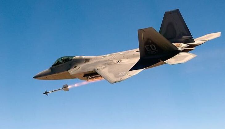 F-35 vs. F-22 in a Close Range Dogfight: Avionics May Still Matter More Than Manoeuvrability