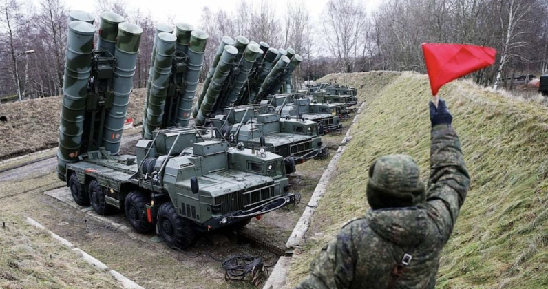 Russian and Belarusian S-400s on NATO Frontlines Conduct Combat Readiness Drills