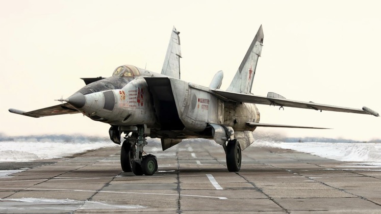 F-14 Tomcat vs. MiG-25 Foxbat: These Two Cold War Heavyweights First Went H...