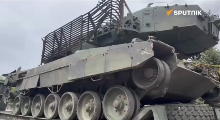 Xe tăng Leopard 2A6 bị bắt trong quá trình vận chuyển
