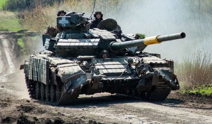 Ukrainain Army T-64BV Tank Near Frontlines
