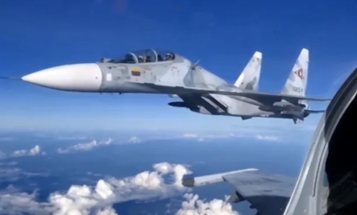 Venezuelan Air Force Su-30MK2 with Two Su-30MK2 Missiles
