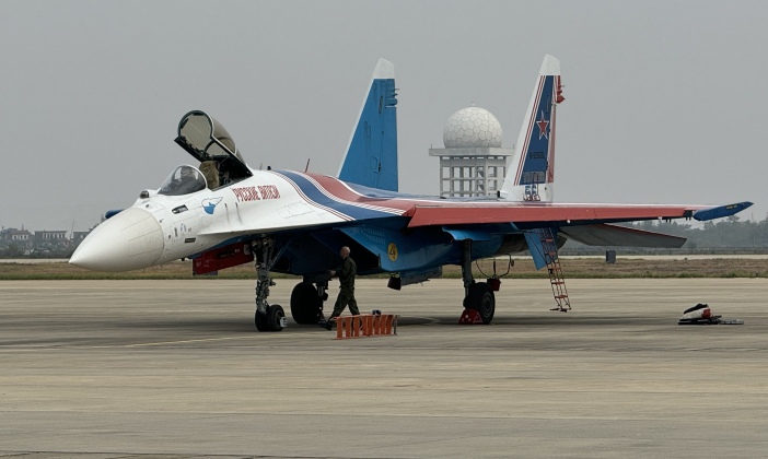 Russian Knights Su-35s Land in China For Demonstration: Military Watch Asks Crew About Their Fighters
