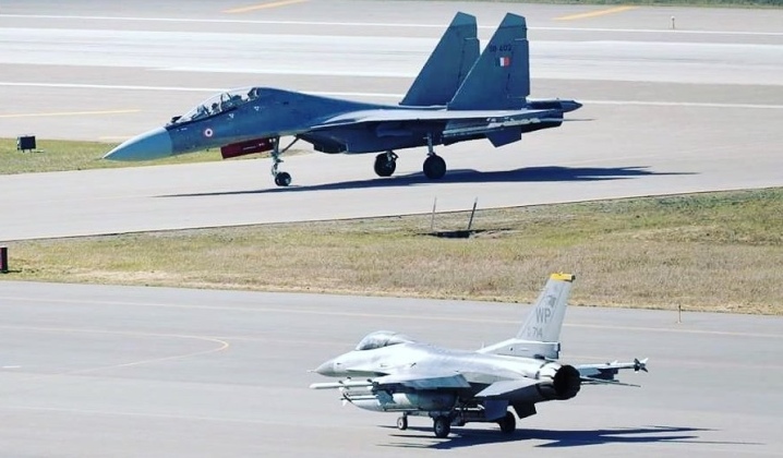 F-16 Lightweight and Su-30 Heavyweight Fighters