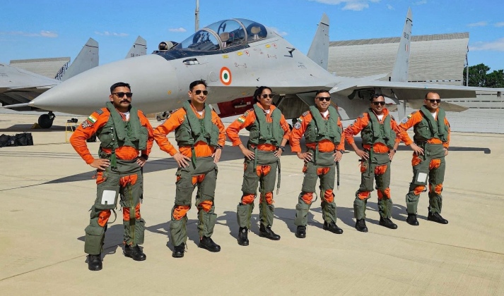 Nhân viên Không quân Ấn Độ Su-30MKI