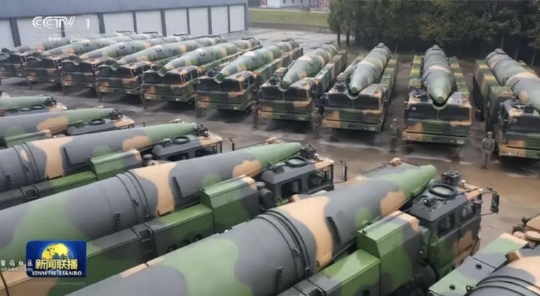 Missiles balistiques DF-26 de la Force de fusées de l'Armée populaire de libération chinoise