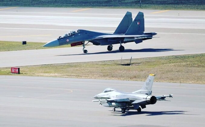 Su-30 and F-16 Scale Comparison