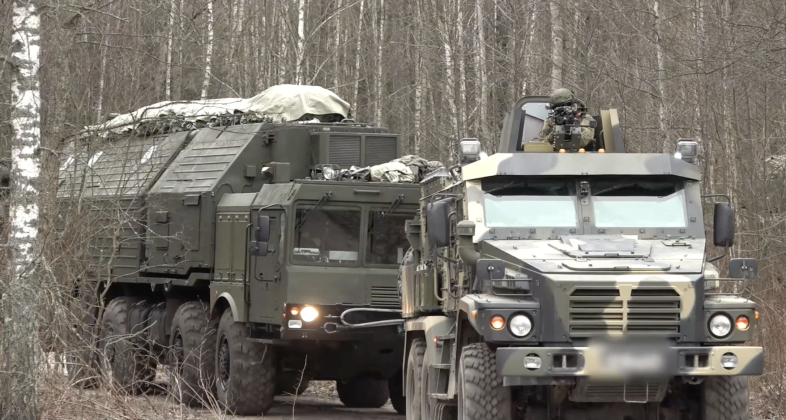 Véhicules associés au système de missiles Oreshnik en Biélorussie