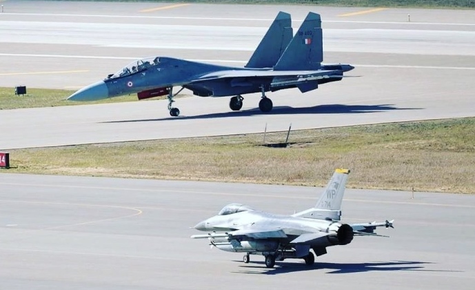 Su-30 (top) and F-16 Scale Comparison
