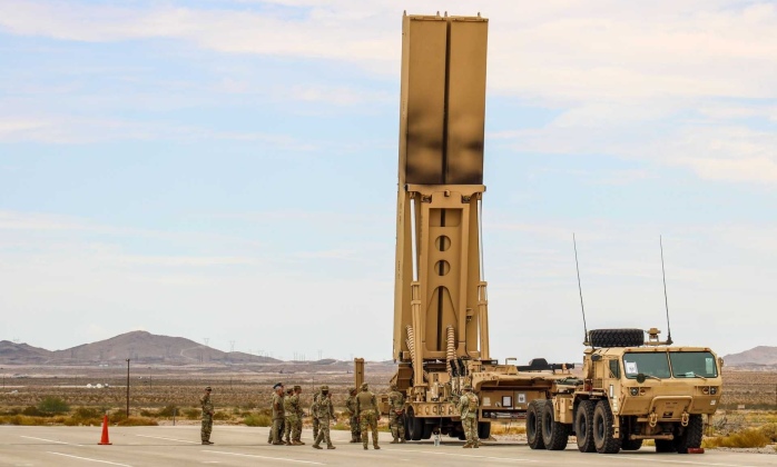 來自「黑暗雄鷹」高超音速飛彈系統的發射器