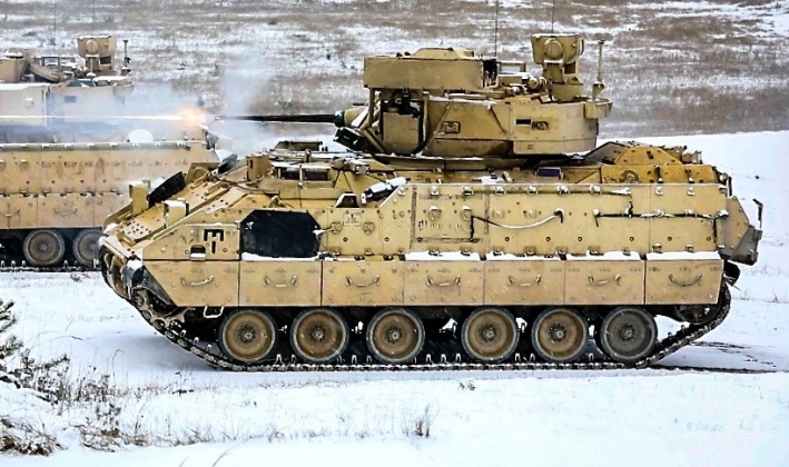 U.S. Army Deploys M2A3 Bradley Fighting Vehicles For Live-Fire Show of Force Next to Russian Border