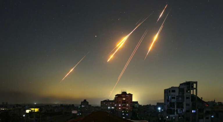 Iranian Ballistic Missiles Arrive Over Israeli Skies During June 2025 Retaliatory Strikes