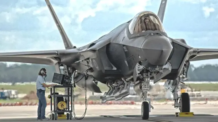 U.S. Airforce Serviceman Views F-35A Maintenance Data