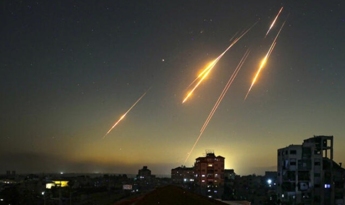 Iranian Ballistic Missiles Arrive Over Israeli Skies During June 2025 Retaliatory Strikes