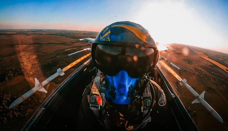 Ukrainian Air Force Su-27 Simultaneously Launching Two U.S. AGM-88 HARM Anti-Radiation Missiles