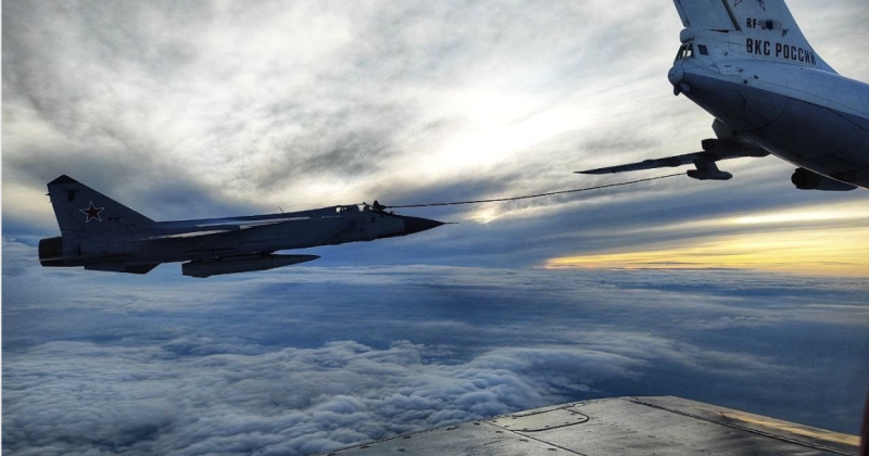 MiG-31Is Refuel From Il-78 to Demonstrate Long Range Strike Capability Against Ukraine