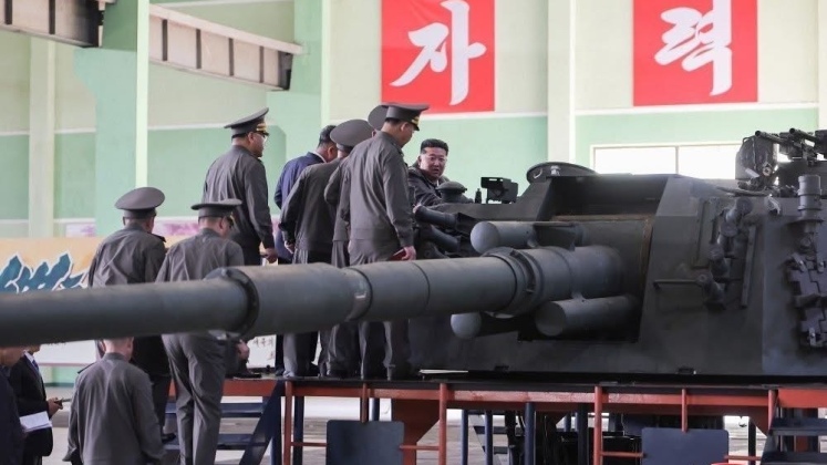North Korean Leadership Inspect Juche-107 Howtizers
