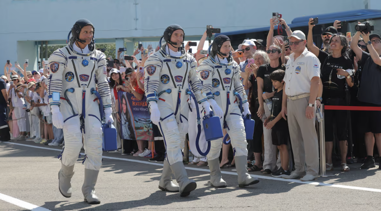 Crew Members NASA Astronaut Anil Menon, and Roscosmos Cosmonauts Pyotr Dubrov and Anna Kikin Crew Members NASA Astronaut Anil Menon, and Roscosmos Cosmonauts Pyotr Dubrov and Anna Kikin