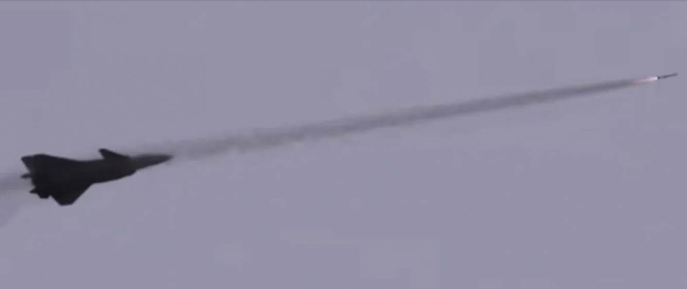 First Open Source Image of a J-20 Firing a PL-10 Missile 