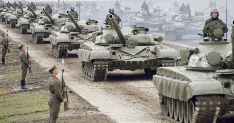 Soviet Army T-72 Tanks