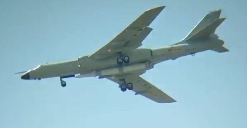 H-6 with CH-AS-X-13 Ballistic Missile