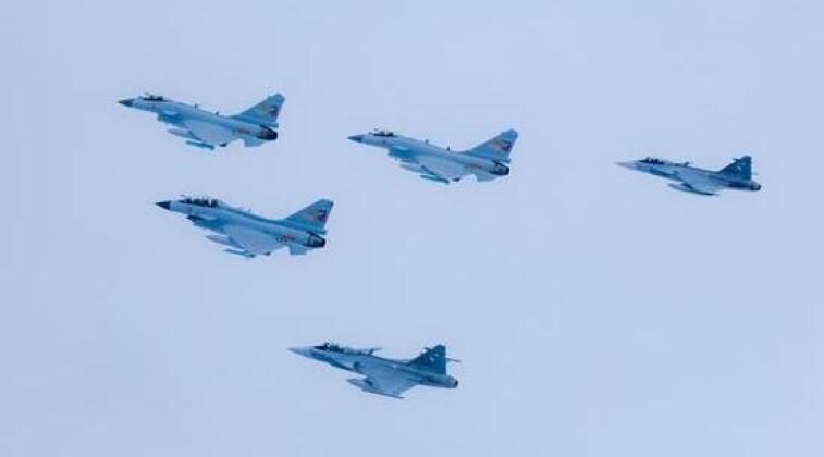 Chinese J-10Cs and Thai Gripens in Formation