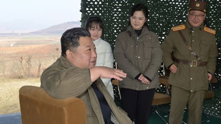 Kim Jong Un and Chu Ae and Ri Sol Ju with Officer