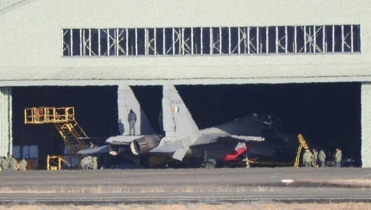 Su-30MKI at Hyakuri Air Base - too large for F-15 Hangars