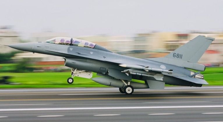 Republic of China Air Force F-16B Block 20