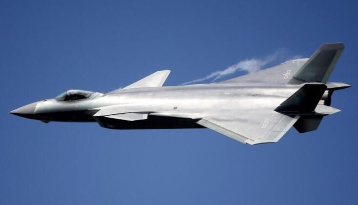 Chinese J-20 Heavyweight Stealth Fighter 
