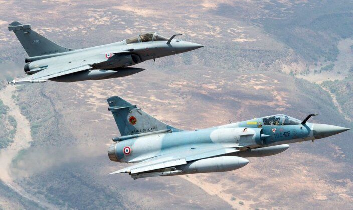 Rafale (top) and Mirage 2000