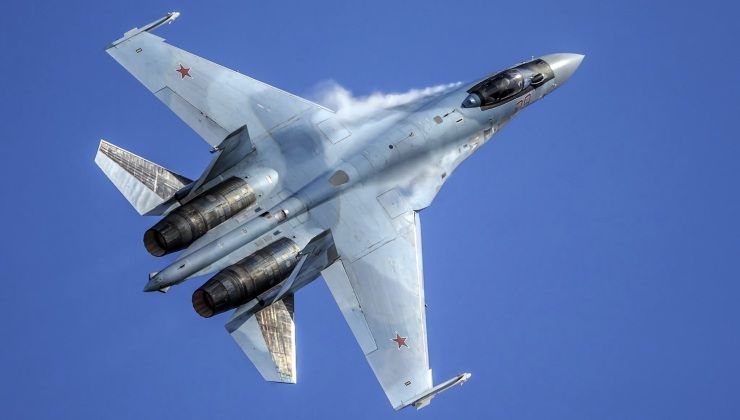 Su-35 Heavyweight Fighter
