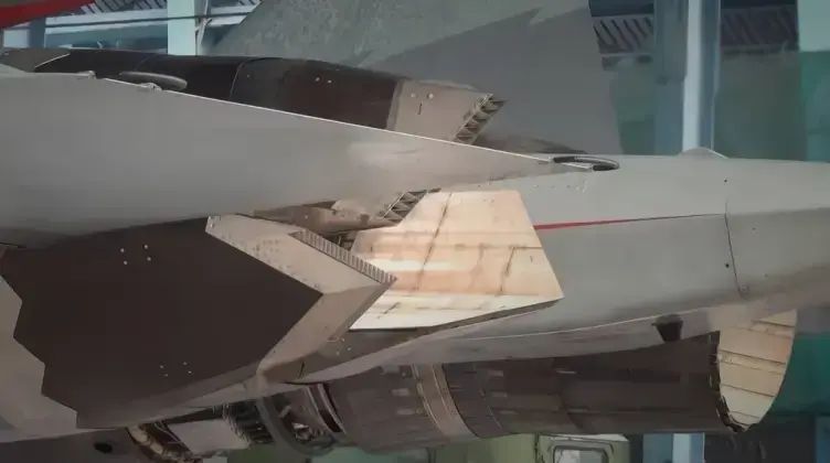 AL-51F-1 and AL-41F-1 Engines on Su-57 Prototype