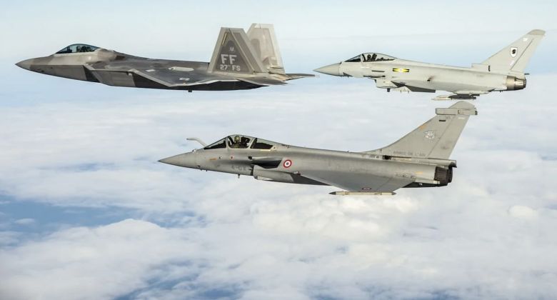 U.S. F-22 Leads Rafale and Eurofighter in Formation - The Current Backbones of the French and German Fleets Are Increasingly Considered Obsolete