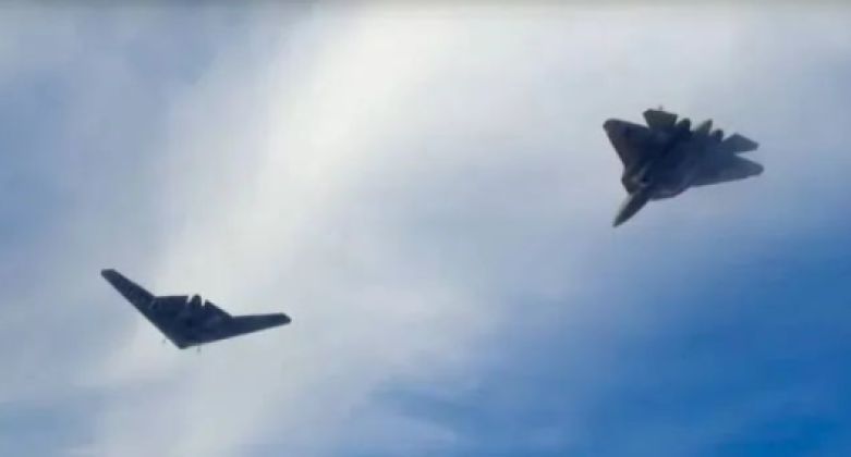 Su-57 (right) with S-70 Unmanned Fighter