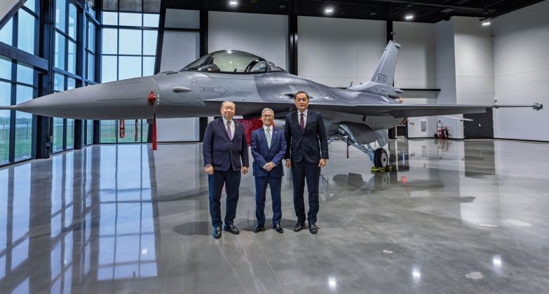 Republic of China Defence Ministry Delegation with First F-16C Block 70