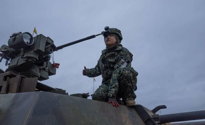 Republic of China Army Serviceman and M1A2 Abrams Remote Weapons Station