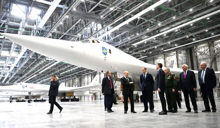 Russian President Putin and Leadership Figures Visit the Kazan Aircraft Plant