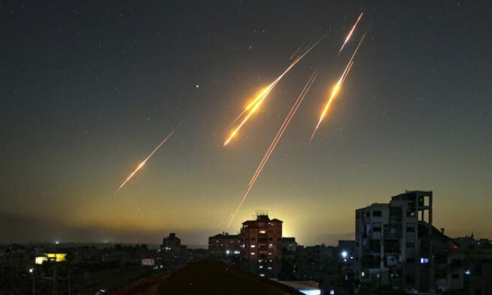 Iranian Ballistic Missiles Arrive Over Israeli Skies During June 2025 Retaliatory Strikes
