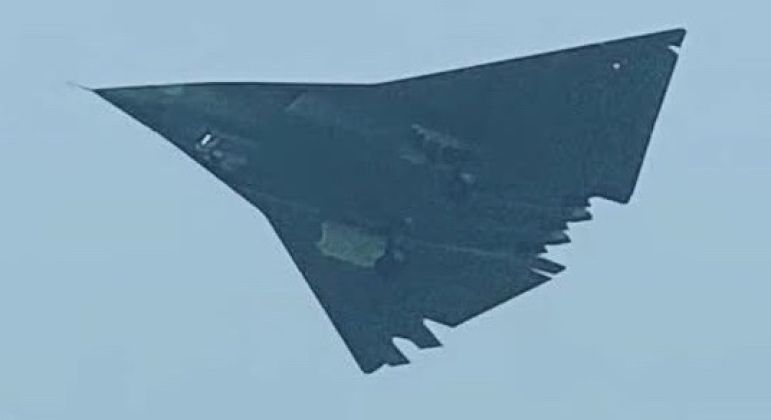Chinese Sixth Generation Ultra-Long Range Fighter Prototype 