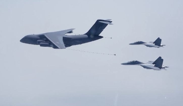 J-16 Fighters Refuel From YY-20 Tanker