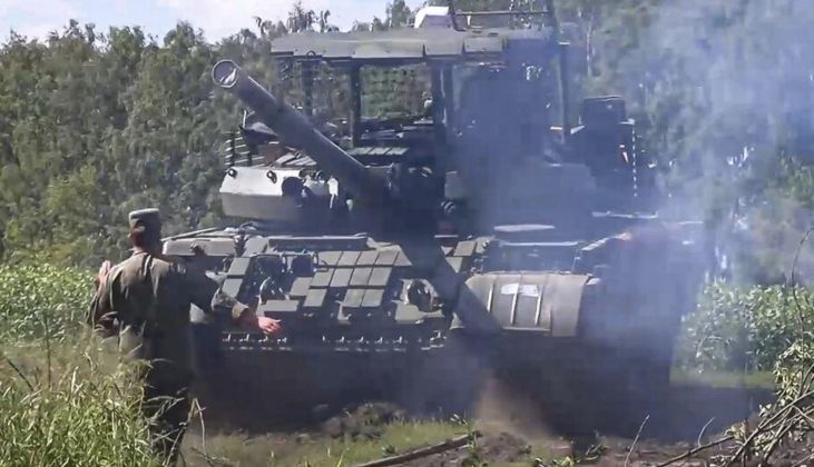 Russian Army T-62 Tank in Kursk