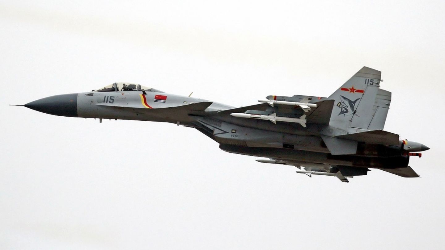 J-15 Flying Shark Heavyweight Air Superiority Fighter