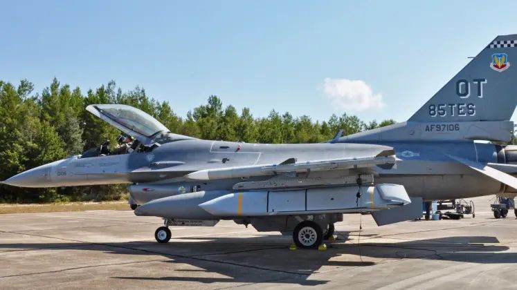 F-16C with JASSM Cruise Missile and AIM-120 Air-to-Air Missile (USAF)