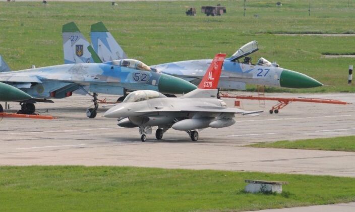 Ukrainian Su-27s (back) and F-16D
