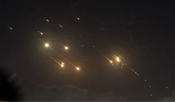 Iranian Ballistic Missiles in Terminal Stage of Flight Towards Israel 