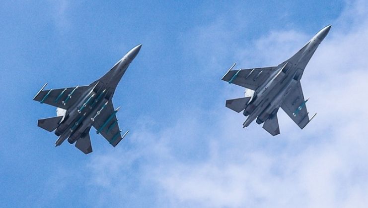 J-16 (left) with PL-10, PL-15 and PL-XX Air to Air Missiles