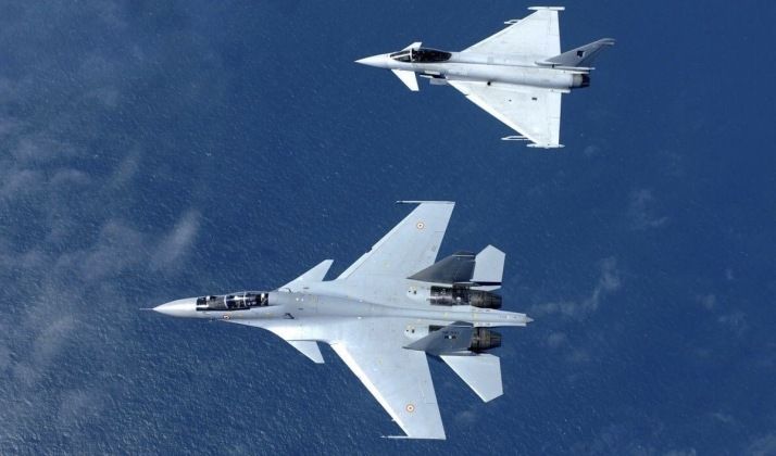 Eurofighter (top) and Su-30 Fighters